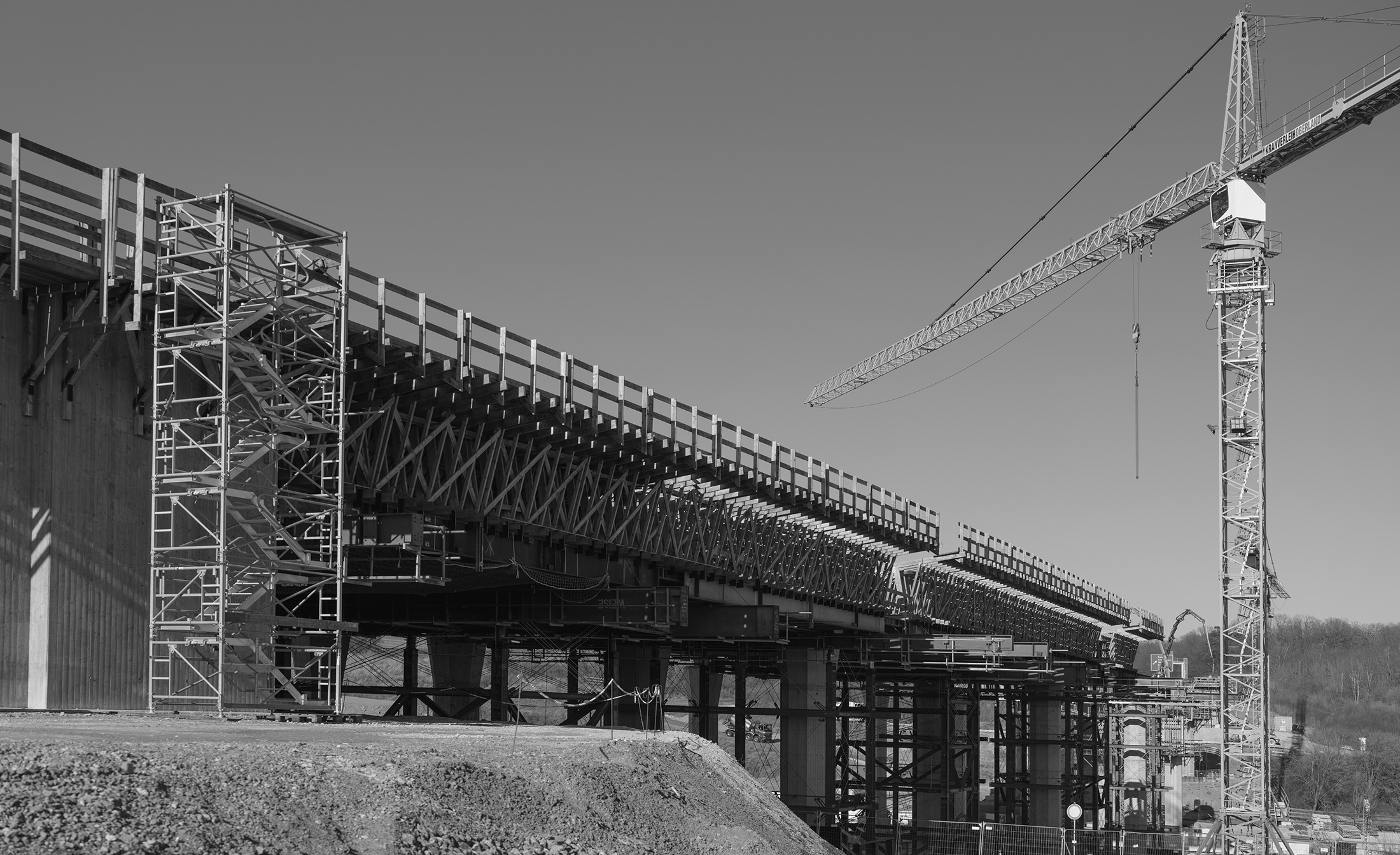 Baustelle Brücke Kran