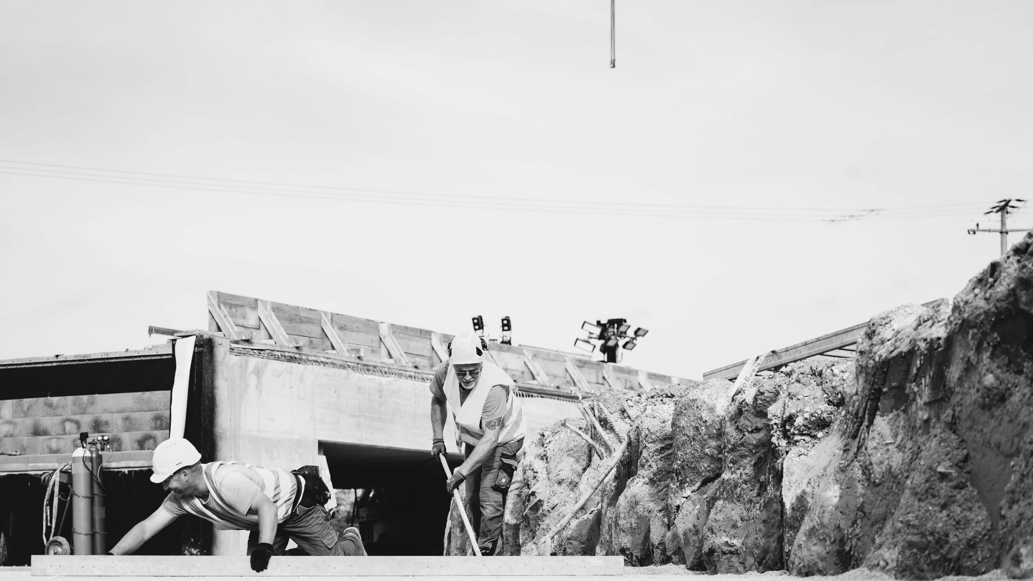 bauaerbeiter-bahnbruecke-saal-donau