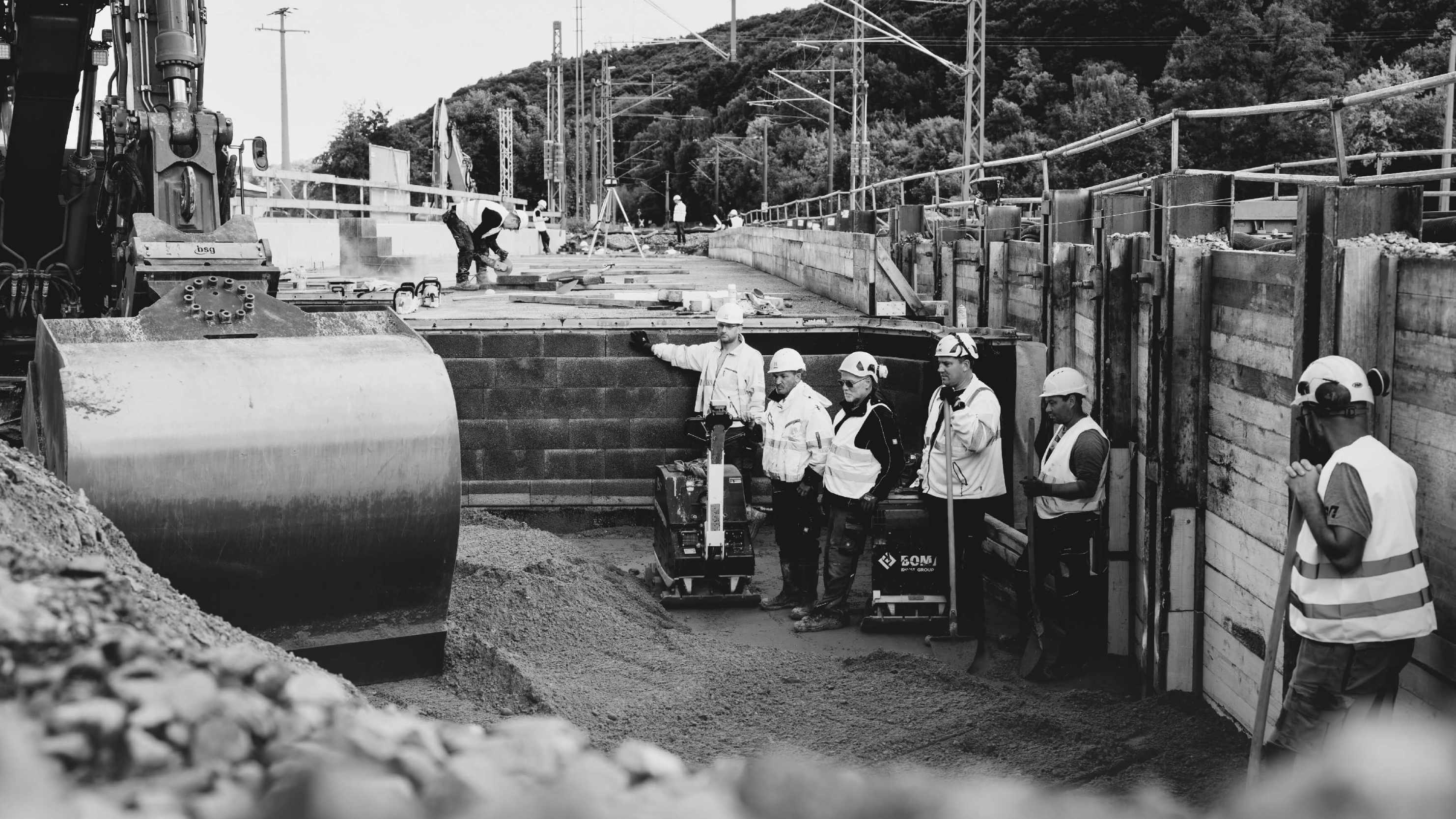 baustelle-bahnbruecke-bauarbeiter