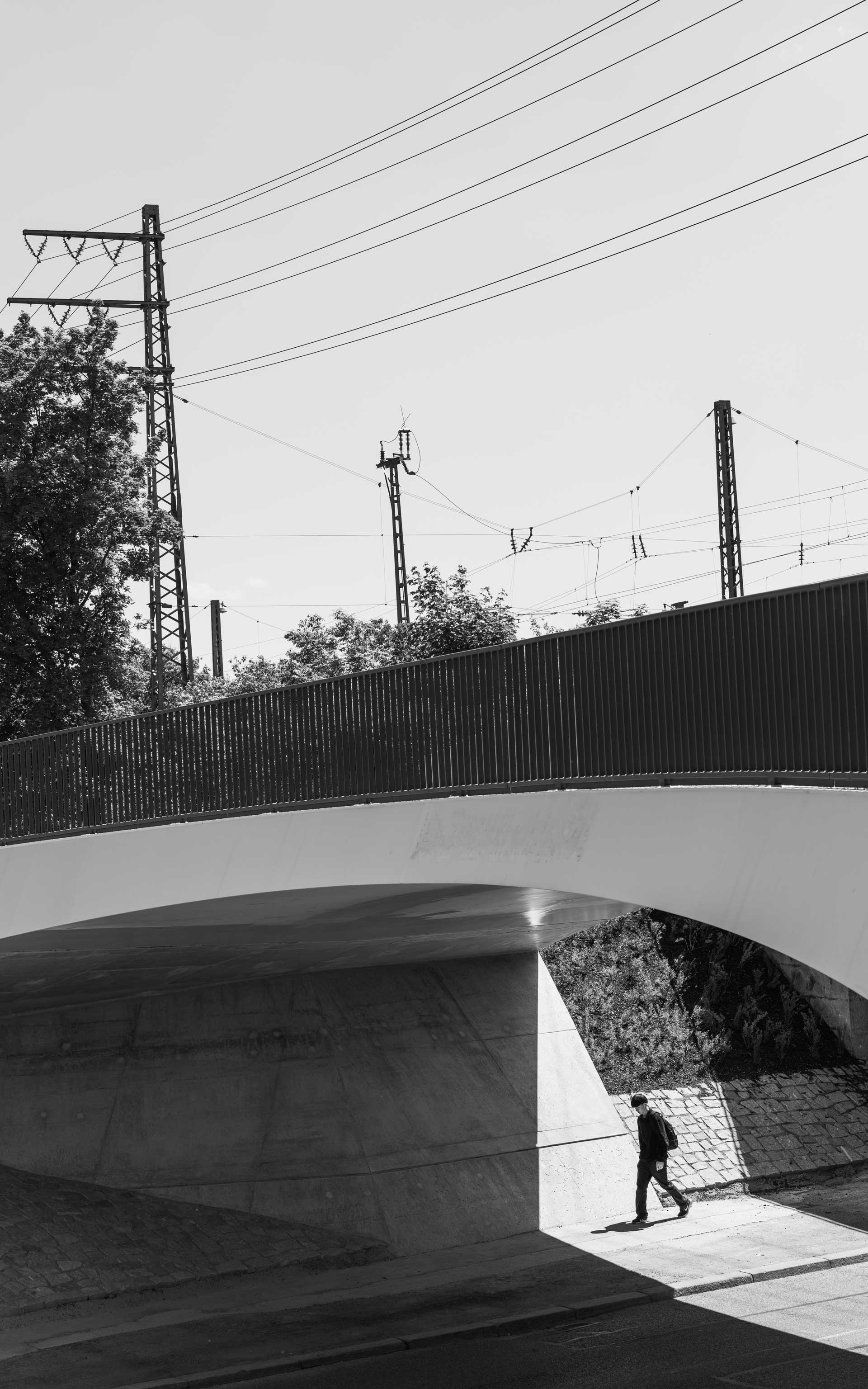 Grafik: Hochformatige Aufnahme einer Brücke - 
